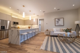 1722 Springfield Ave Unit 404, Maplewood, NJ 07040