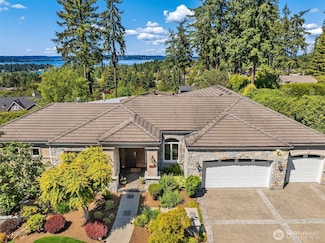 9234 NE 25th St, Clyde Hill, WA 98004