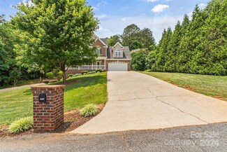 2531 Henry Falls Dr, Hickory, NC 28602
