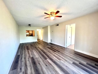 120 Sparrow Dr Unit 302, Royal Palm Beach, FL 33411