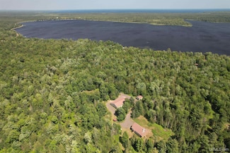 51683 Paradise Ln, Lake Linden, MI 49945