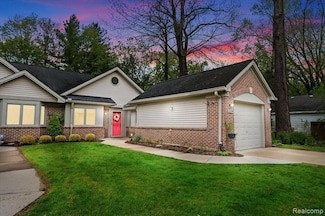 21290 Juniper Ct, Farmington Hills, MI 48336