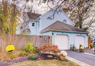 3 Whittier Ct, Freehold, NJ 07728