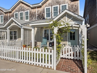 105 S 13th St, Morehead City, NC 28557