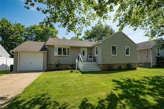 19 Tappan Ave, Babylon, NY 11702
