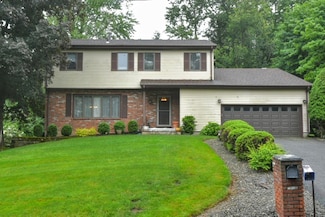 7 Avon Ln, New City, NY 10956