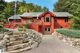 1631 N Arrowhead Trail, Suttons Bay, MI 49682