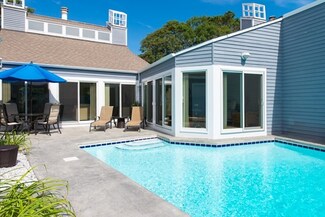 7 Sand Dunes Ct Unit 7, Mashpee, MA 02649