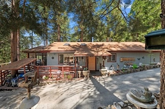 23075 Oak Leaf Ln, Idyllwild-Pine Cove, CA 92549