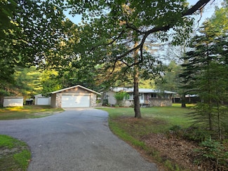 2672 Wildwood Rd, Manistee, MI 49660