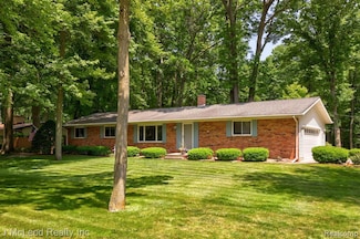 4353 Emerald Dr, Bridgeport, MI 48722