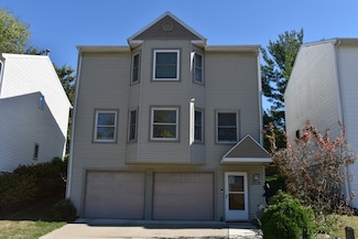 1316 S Hinshaw Ave, Bloomington, IL 61701