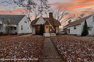 912 Cleo St, Lansing, MI 48915