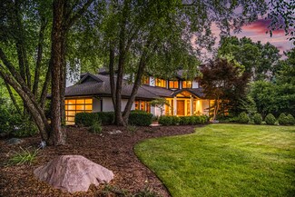 2002 Valleyview Dr, Ann Arbor, MI 48105