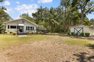 914 S Main St, Trenton, FL 32693