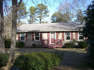 28 Huckleberry Ln, Marstons Mills, MA 02648