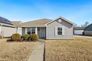 1200 S Lyndon Crossing, Fayetteville, AR 72704