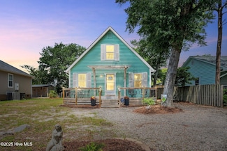 135 NE 34th St, Oak Island, NC 28465