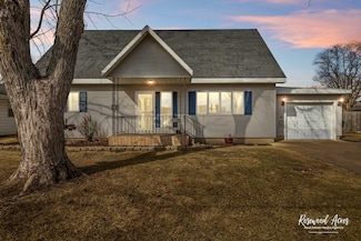 365 W 2nd St S, Chebanse, IL 60922