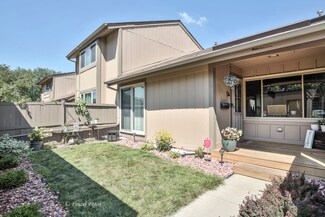 788 Overland Ct, Roselle, IL 60172