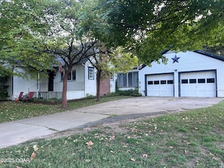 1615 Forest St, Carthage, MO 64836