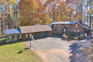 1180 Emmitt Ln, Moneta, VA 24121