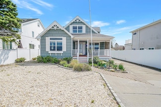 7 Grandview Dr, Shirley, NY 11967