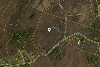 104 Skytop Ln, Matamoras, PA 18336