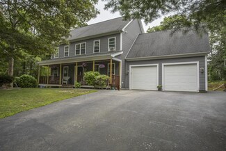 4 Racoon Ln, Forestdale, MA 02644