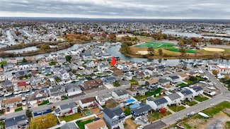 3668 Naomi St, Seaford, NY 11783