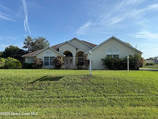 711 Hunan St NE, Palm Bay, FL 32907