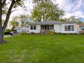 420 Channel Dr Unit 2, Island Lake, IL 60042