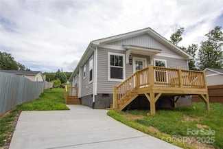 30 Babb St, Waynesville, NC 28786