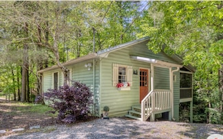 575 Pocaset Dr, Ellijay, GA 30540