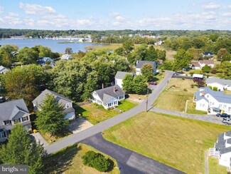 611 Clark Ave, Deale, MD 20751