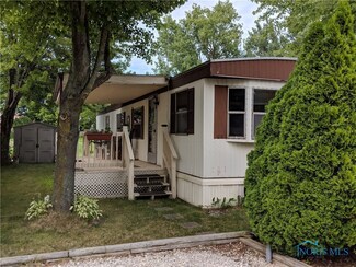 1017 Middle Bass Ln, Oak Harbor, OH 43449