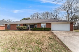 1489 Dick Smith St, Springdale, AR 72764