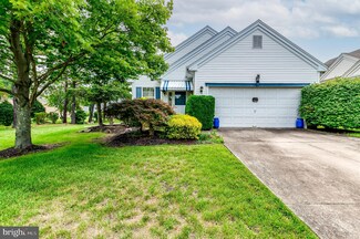 21 Newbury Dr, Southampton, NJ 08088