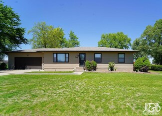 4108 Driftwood Dr, Grand Island, NE 68803