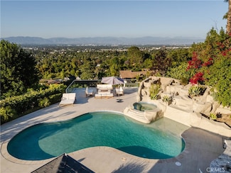 4935 Calvin Ave, Tarzana, CA 91356