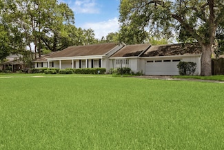 7525 Middlewood St, Houston, TX 77063