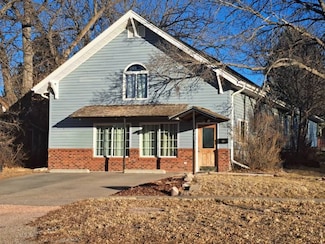 602 & 604 E 5th St, Chadron, NE 69337