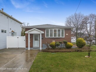 227 Woods of Arden Rd, Staten Island, NY 10312