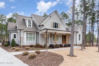 11 E Magnolia Ct, Southern Pines, NC 28387