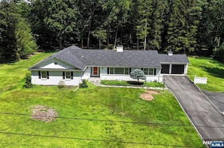 47 Twin Brooks Rd, Saddle River, NJ 07458