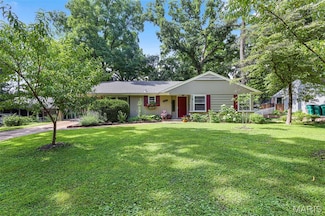 450 Forest Green Dr, Saint Louis, MO 63119
