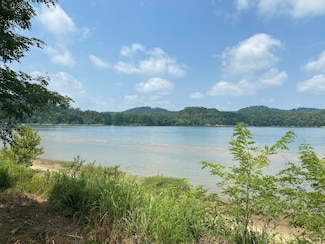 2563 Hardin Bottom River Rd, Clifton, TN 38425