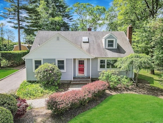 10 Clearbrook Dr, Smithtown, NY 11787