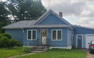 8 Maynard St, Washburn, ME 04786