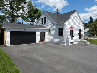 3 Leighton Ave, Springvale, ME 04083